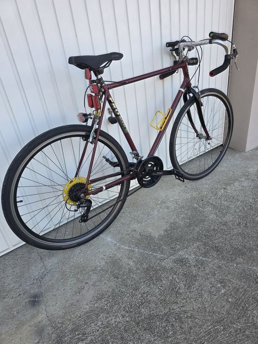 Bicicleta in stare buna cu cauciucuri noi