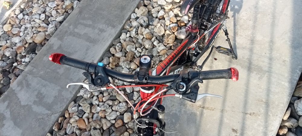 Vând bicicleta pentru copii de 7-13 ani