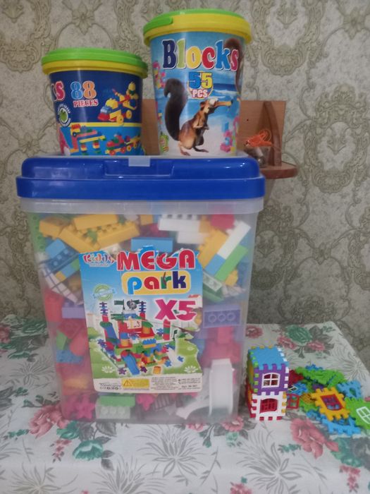 Продаются 3  разных набора Лего.