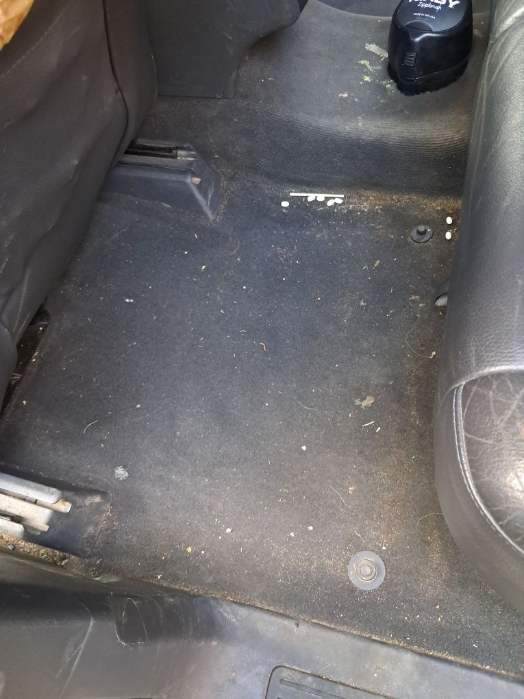 Detailing interior auto și mochete ,covoare chiar la tine acasă.