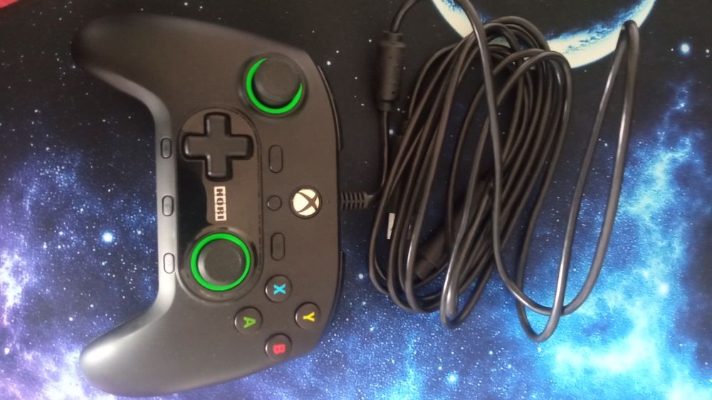 Controller cu fir Horipad Pro pentru Xbox Series X|S