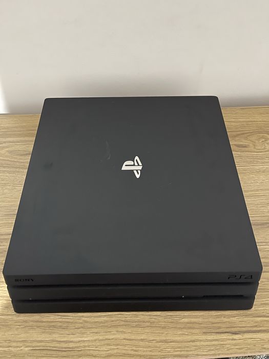 Play station 4 pro 1 TB