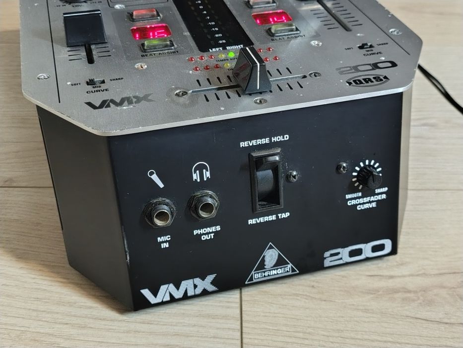 Mixer Behringer Pro Mixer vmx200