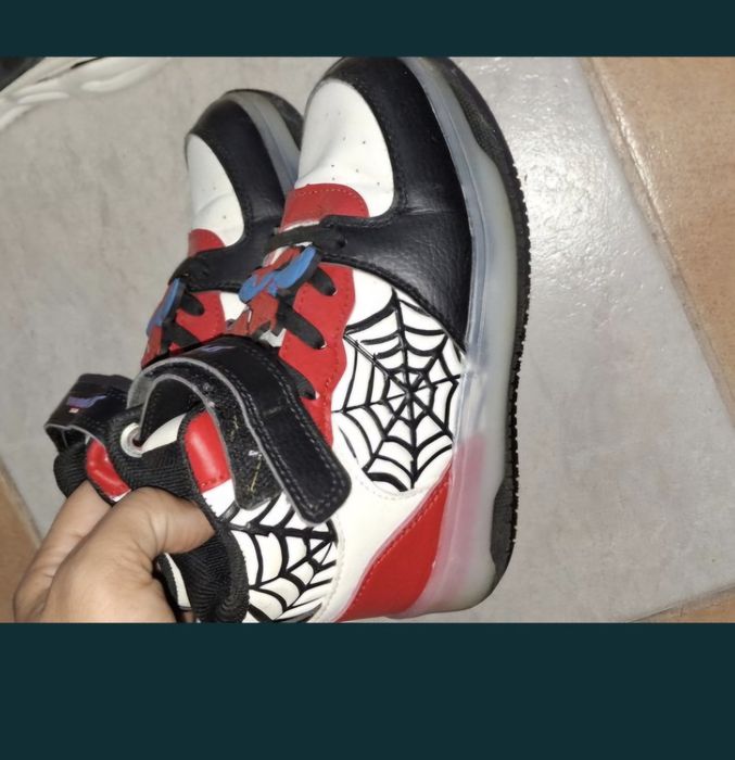 Vand lot adidasi cu lumini