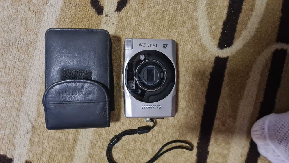 Продавам фотоапарат CANON IXUS Z70.