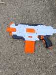 Pistol Nerf cu 100 cloanțe nou