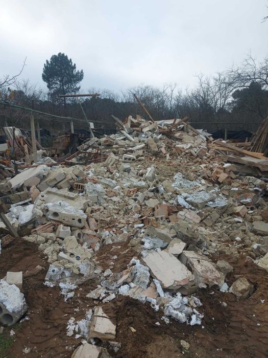 Подарявам строителен отпадък