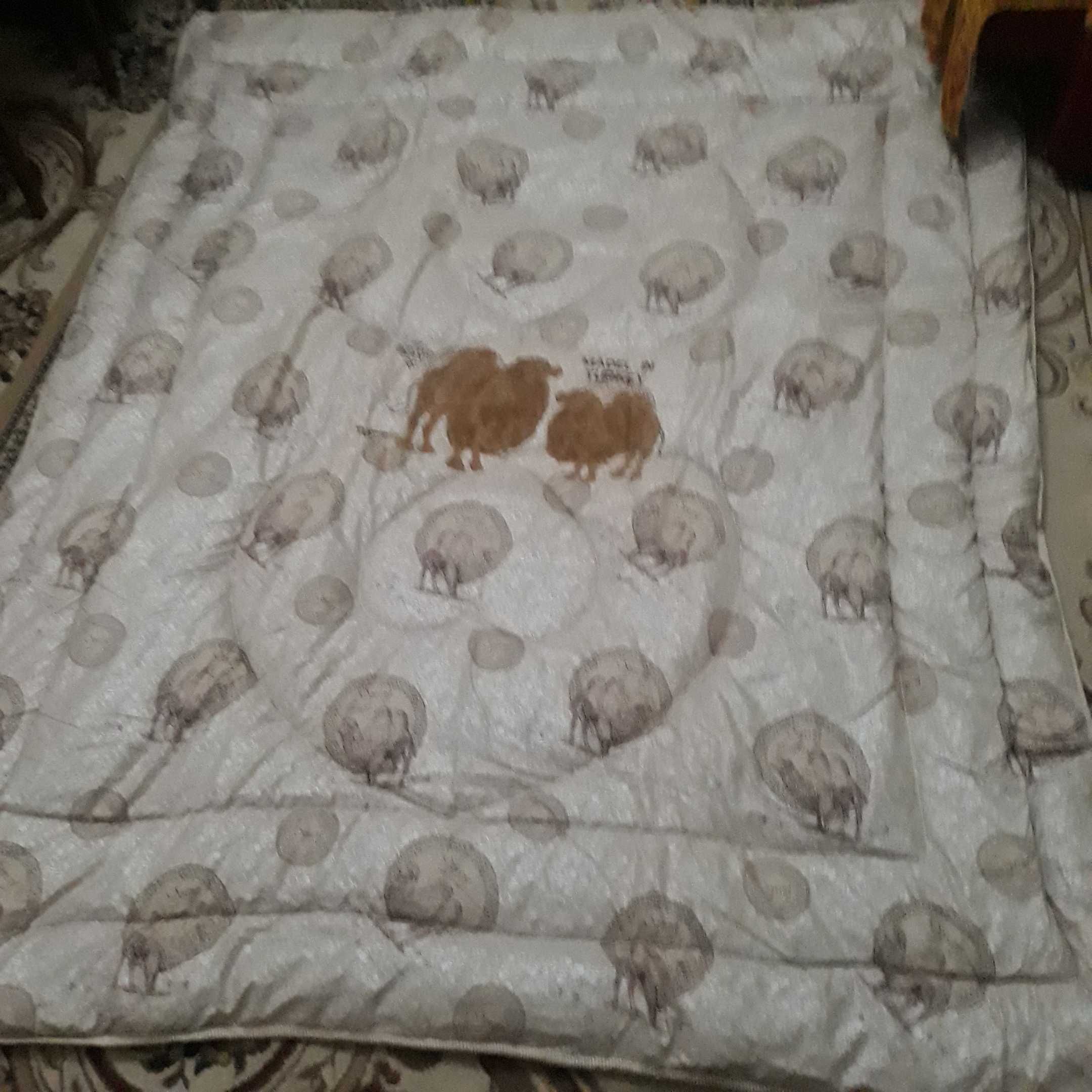 Одеяло    верблюжье новое, комплект постельное бельё