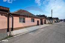 2 corpuri de casa individuale + garaj, zona linistita, Sanpetru!