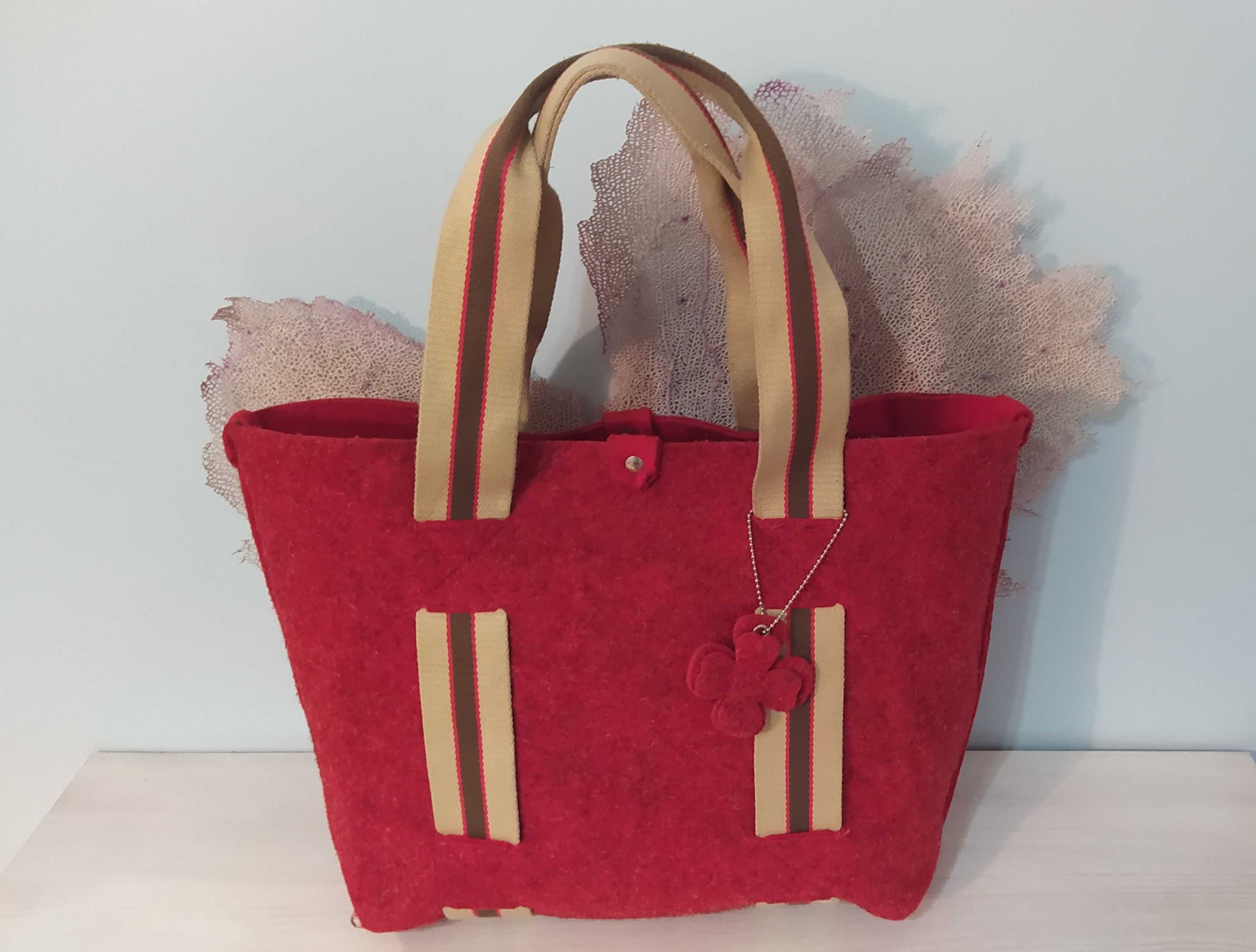 Червена tote чанта – филц, голяма