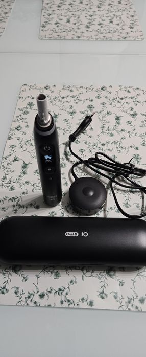 Periuta dinti Oral B IO 8