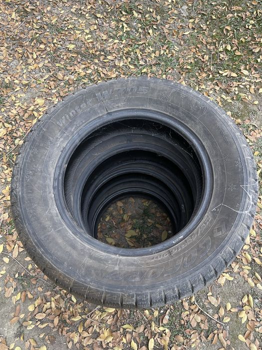 Шины зимний почти новый