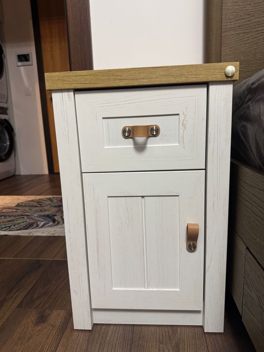 Нощно шкафче MARKSKEL бяло/цвят див натурален дъб от jysk