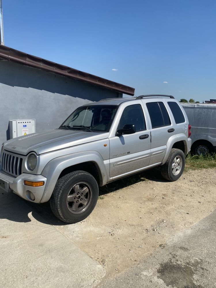 Dezmembrez jeep cherokee din 2004 motor 2.5 crd