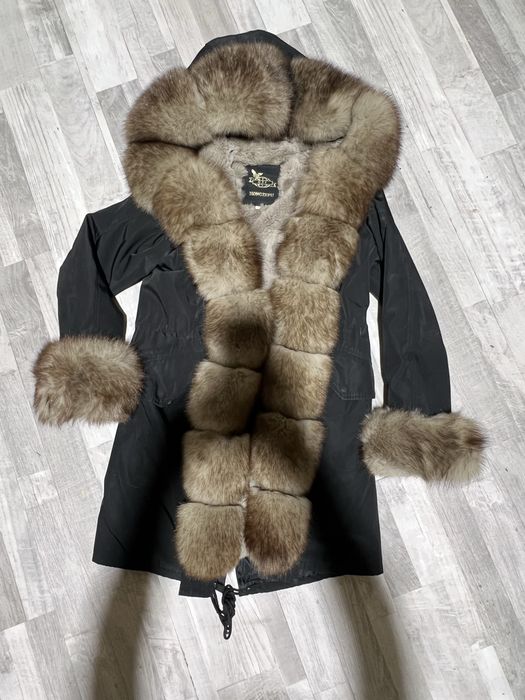 Продам парку с натуральным мехом