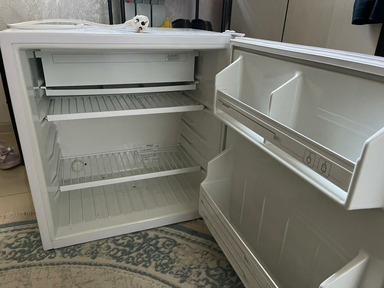 продается мини холодильник почти новый  не работает незнаю причину