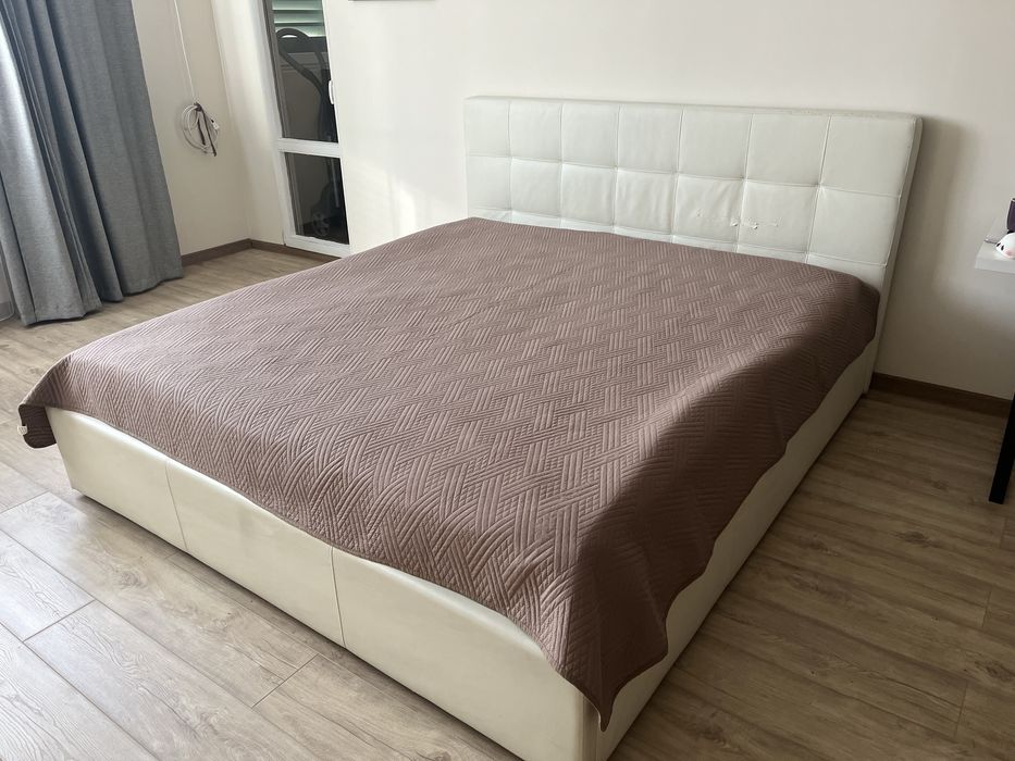 Продам двуспальную кровать