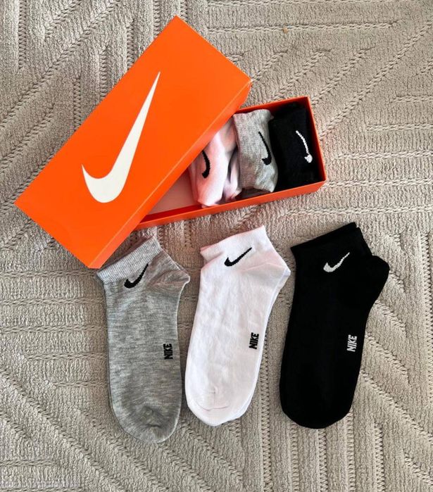 Ароматизирани чорапи в кутия.