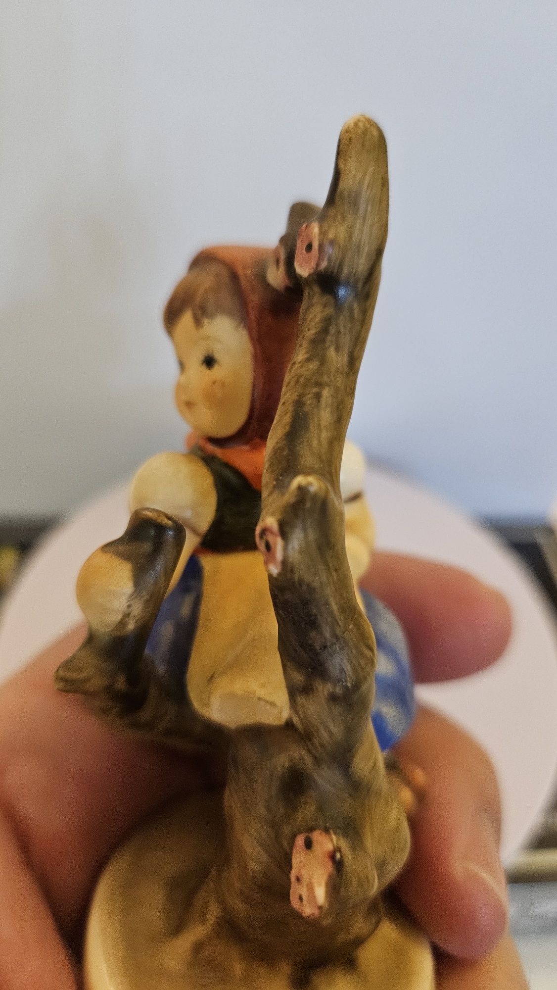 Goebel Hummel, порцеланова фигура, Apple Tree Girl, номер 141 3/0 TMK3