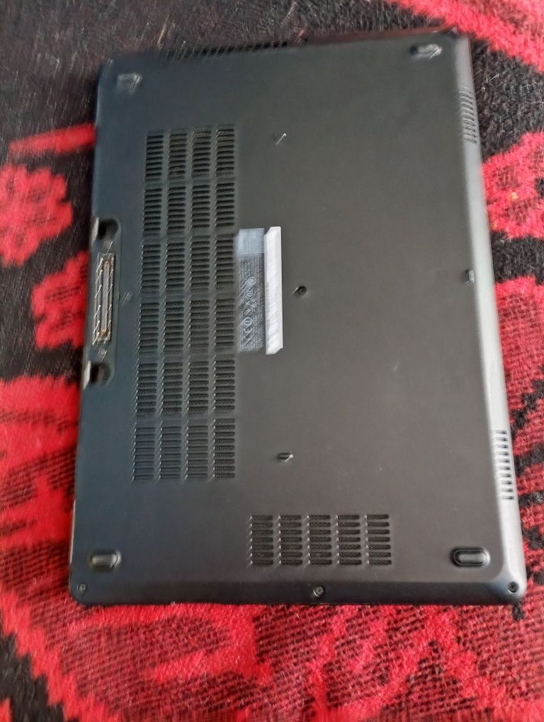 Vând laptop Dell