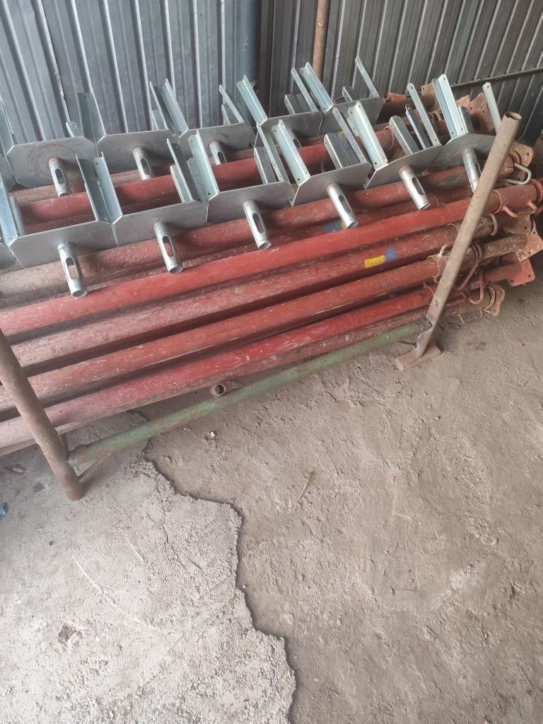 Construim case la roșu,RF BLK  Construct
