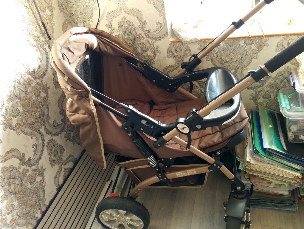 Детская коляска,в отличном состоянии, полностью рабочая