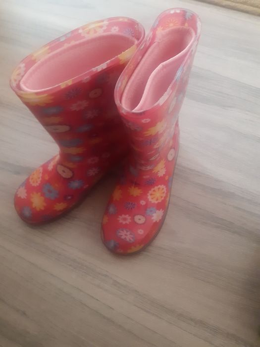 Новые детские резиновые сапожки за 1000