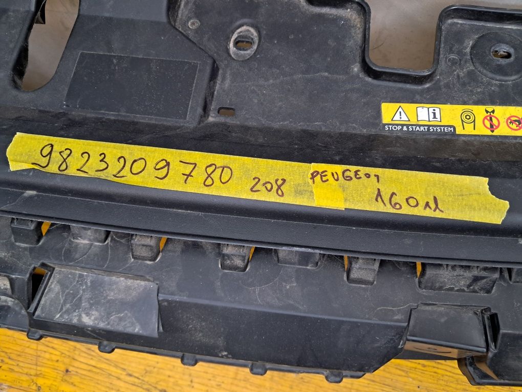 Панел грил решетка пежо 208 Peugeot  208