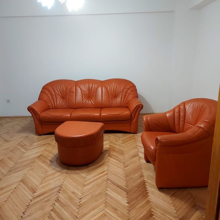 Închiriez apartament 3 camere confort 1