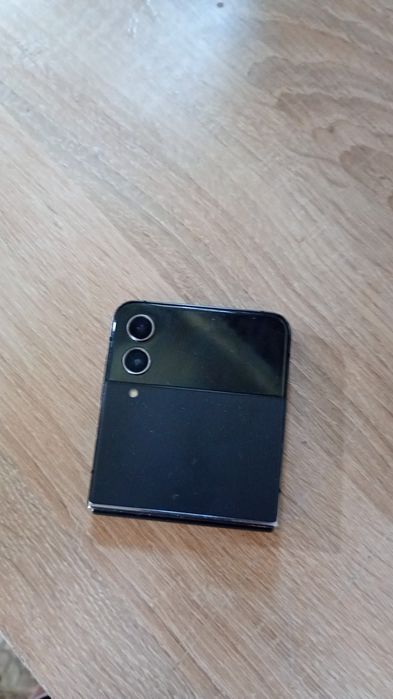 Telefon Samsung  Galaxy  Filip 4 45 GB.