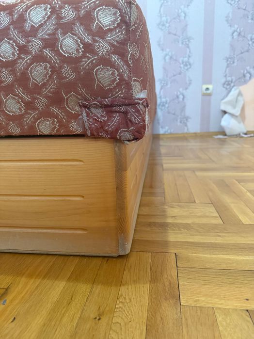Продава се легло с матрак