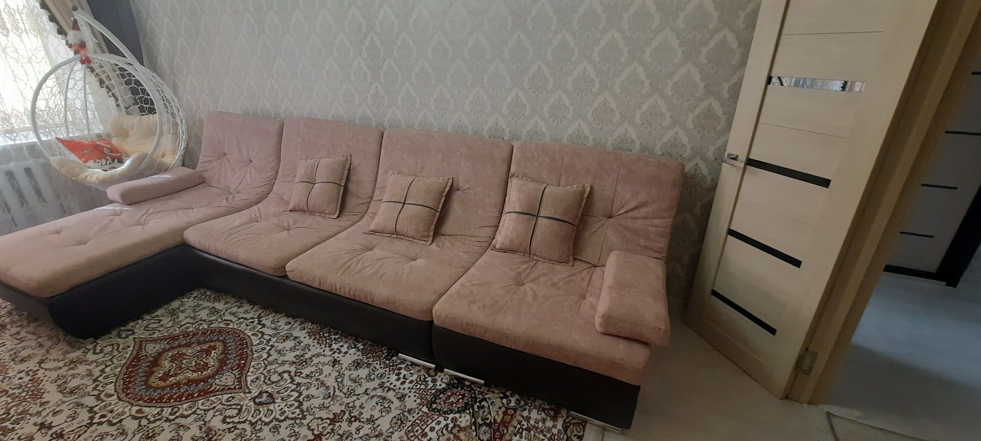 Продается диван в хорошем состоянии