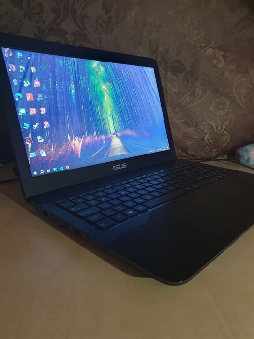 Laptop ASUS X556U – i7, SSD 480GB, baterie nouă