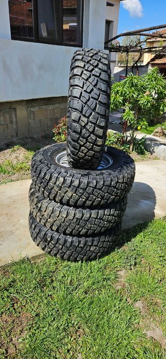 Гуми за джип без лепинки и кривини 235 85 16