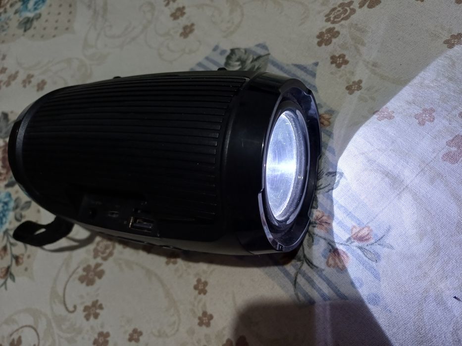 Boxa mica cu lanterna