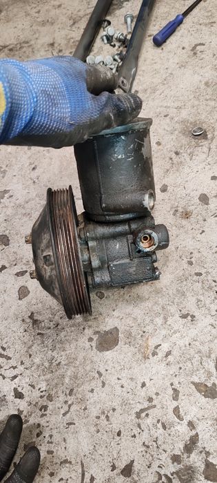 Ходравлична помпа Мерцедес W124 / Sprinter
