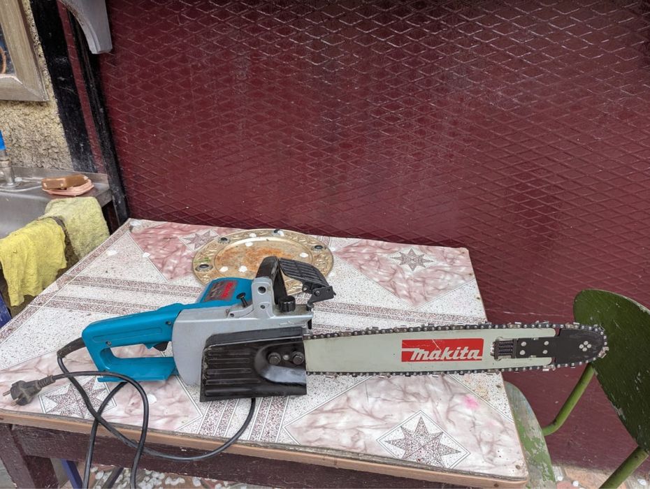 Продам пилу электрическую