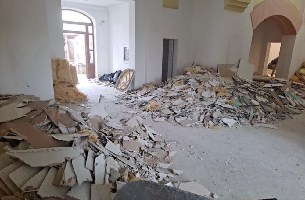 Demolari  Decopertari gresie/faianta  Taiere beton Transport moloz
