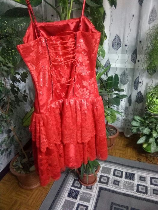 Продам  красное  платье