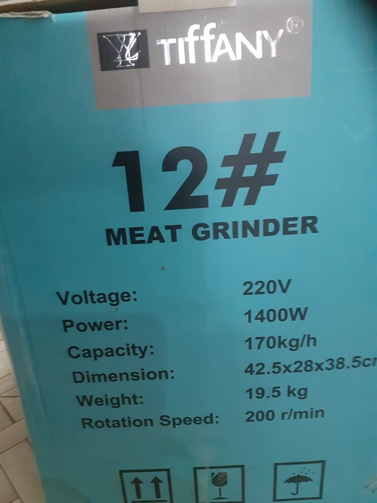 Продаю новую мясорубку.