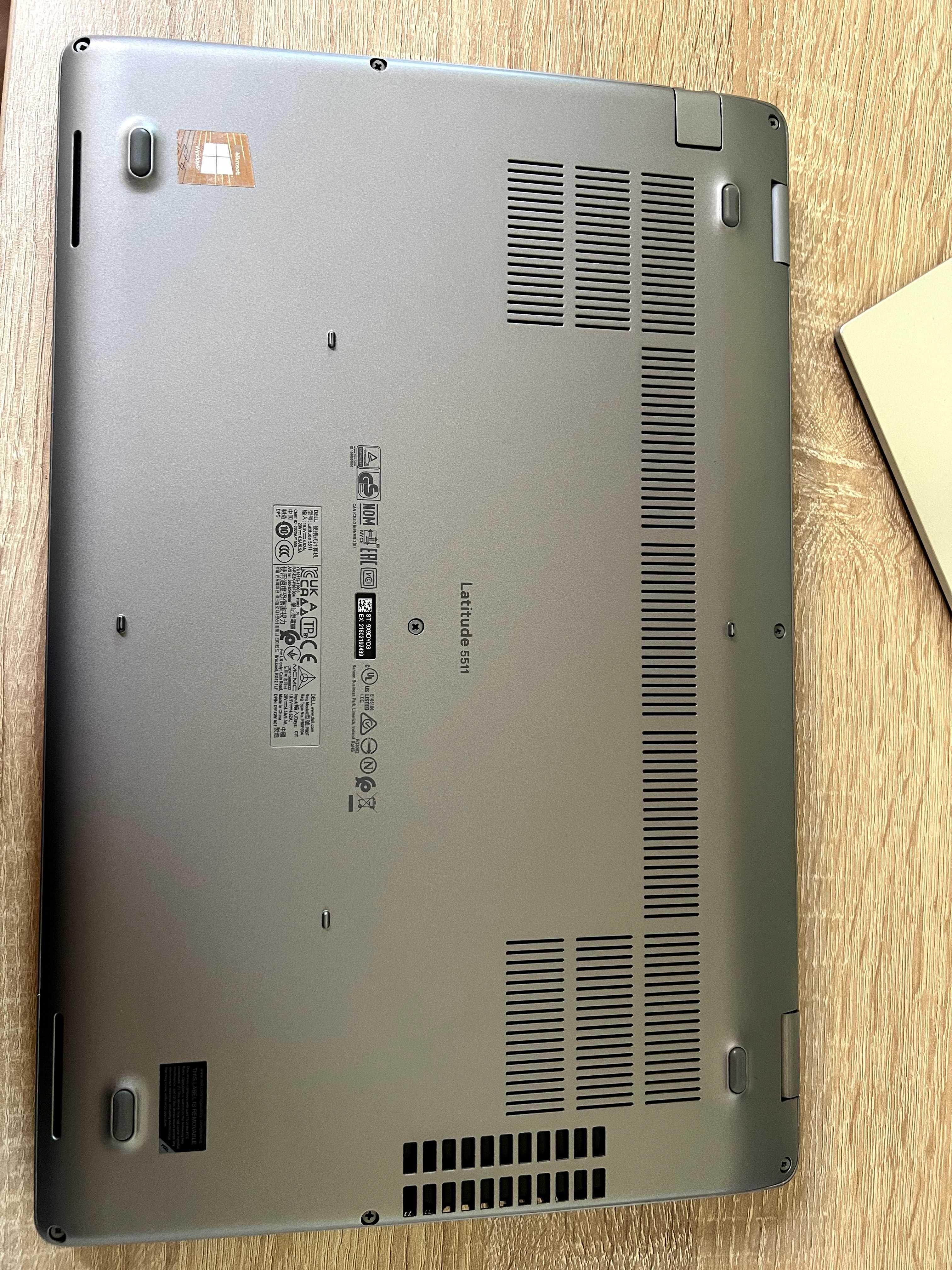 Dell Latitude 5511 - i7-10850H - 32GB RAM DDR4, 1TB SSD, Windows 11