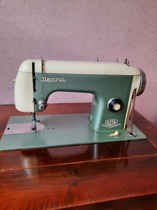 Masina cusut clasica, de colectie