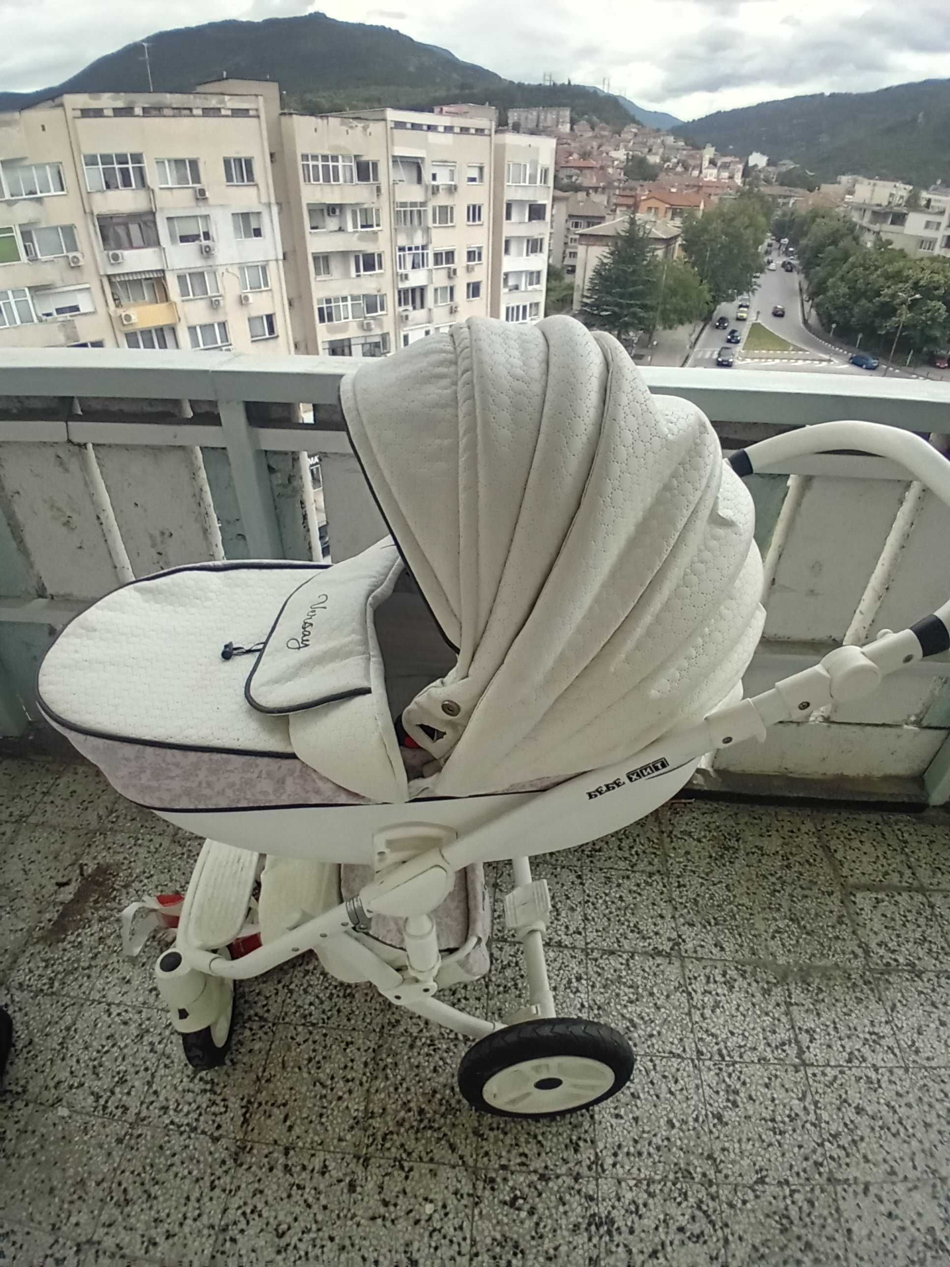 Продавам кошарка за бебе с количка
