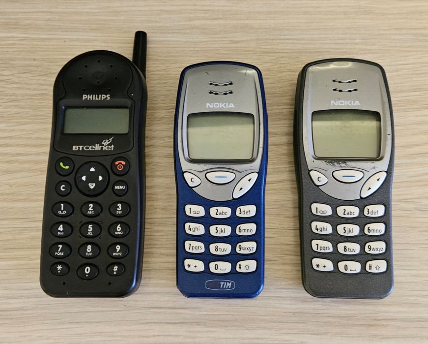 Lot 12 telefoane Nokia 3210 1660 2310 1110 functionale defecte piese