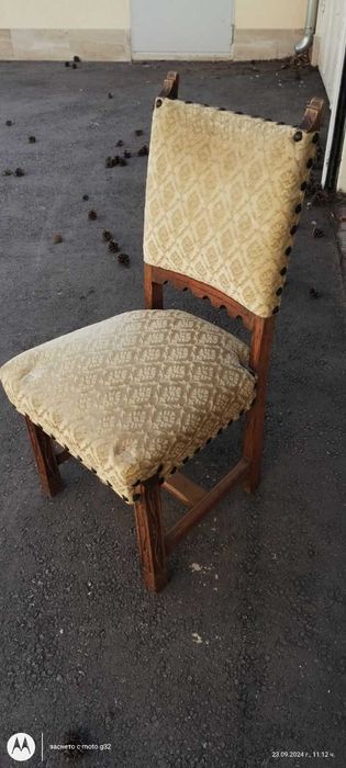 Масивни столове с дърворезба