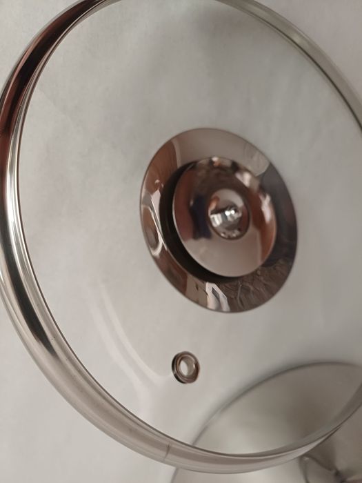 Чисто нова тенджера 20 см. 2.5 л.