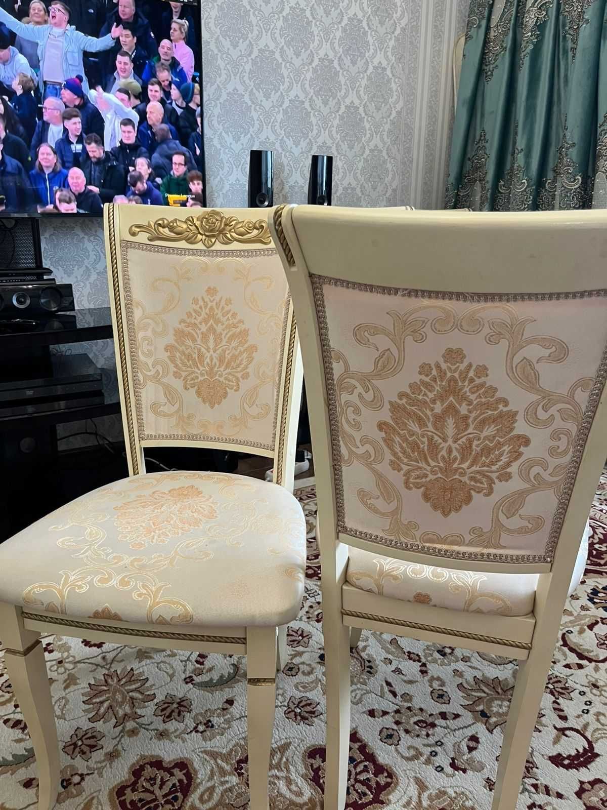 Стол и 12 стулья