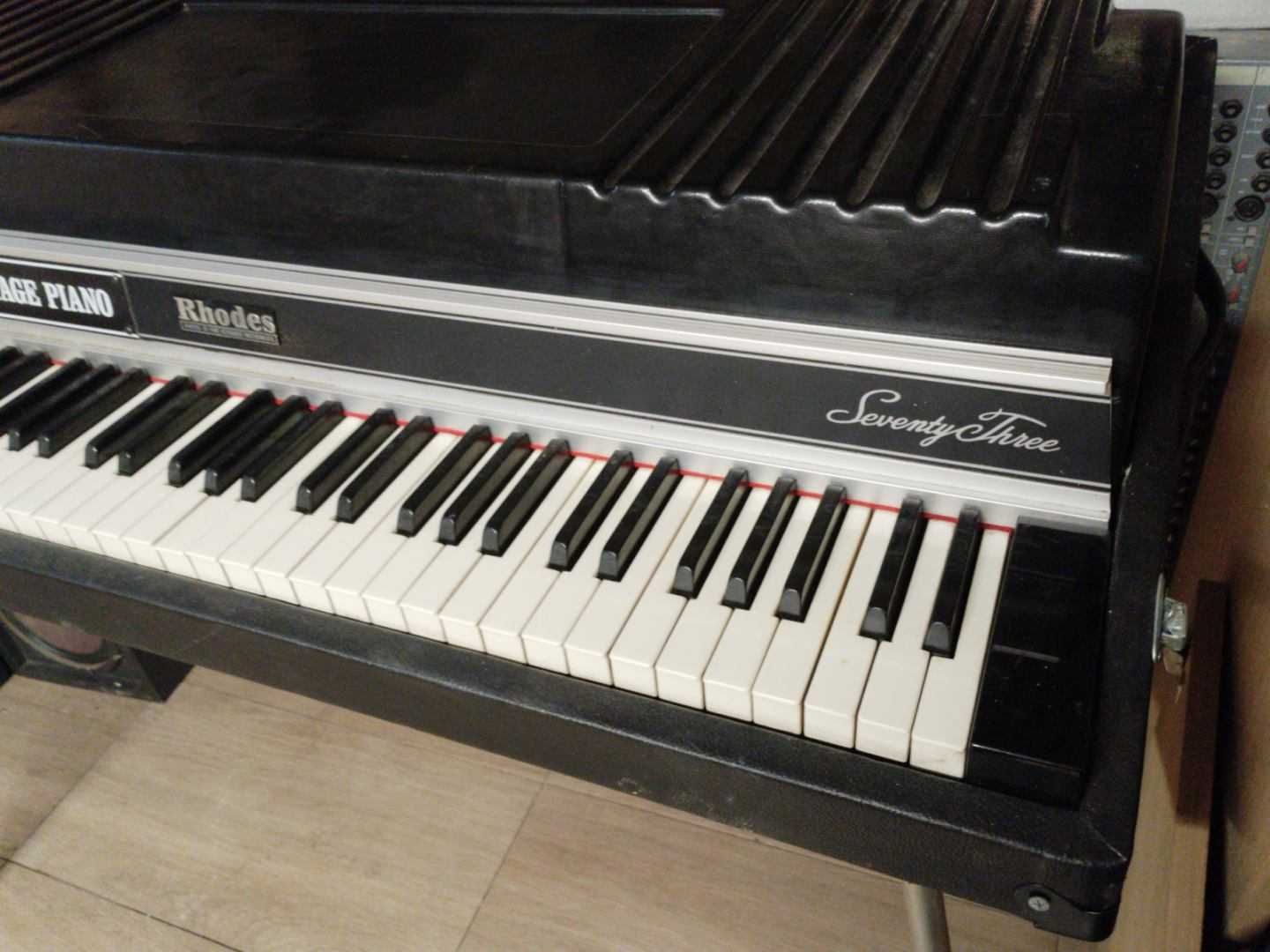 Продавам пиано FENDER RHODES MARK II 73 клавиша