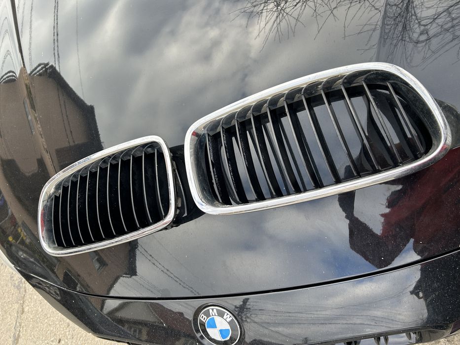 Vând grile si carcase onglinzi BMW f30 2013