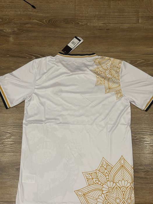 Real Madrid тениска Special Edition – размер M, чисто нова